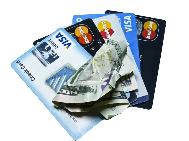image of credit cards and cash - 4 Tips for Recovering After Overspending During the Holidays - https://pixabay.com/photos/credit-card-money-cash-credit-card-1080074/